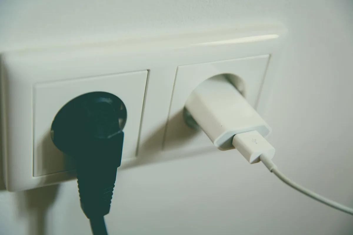 charging case power source