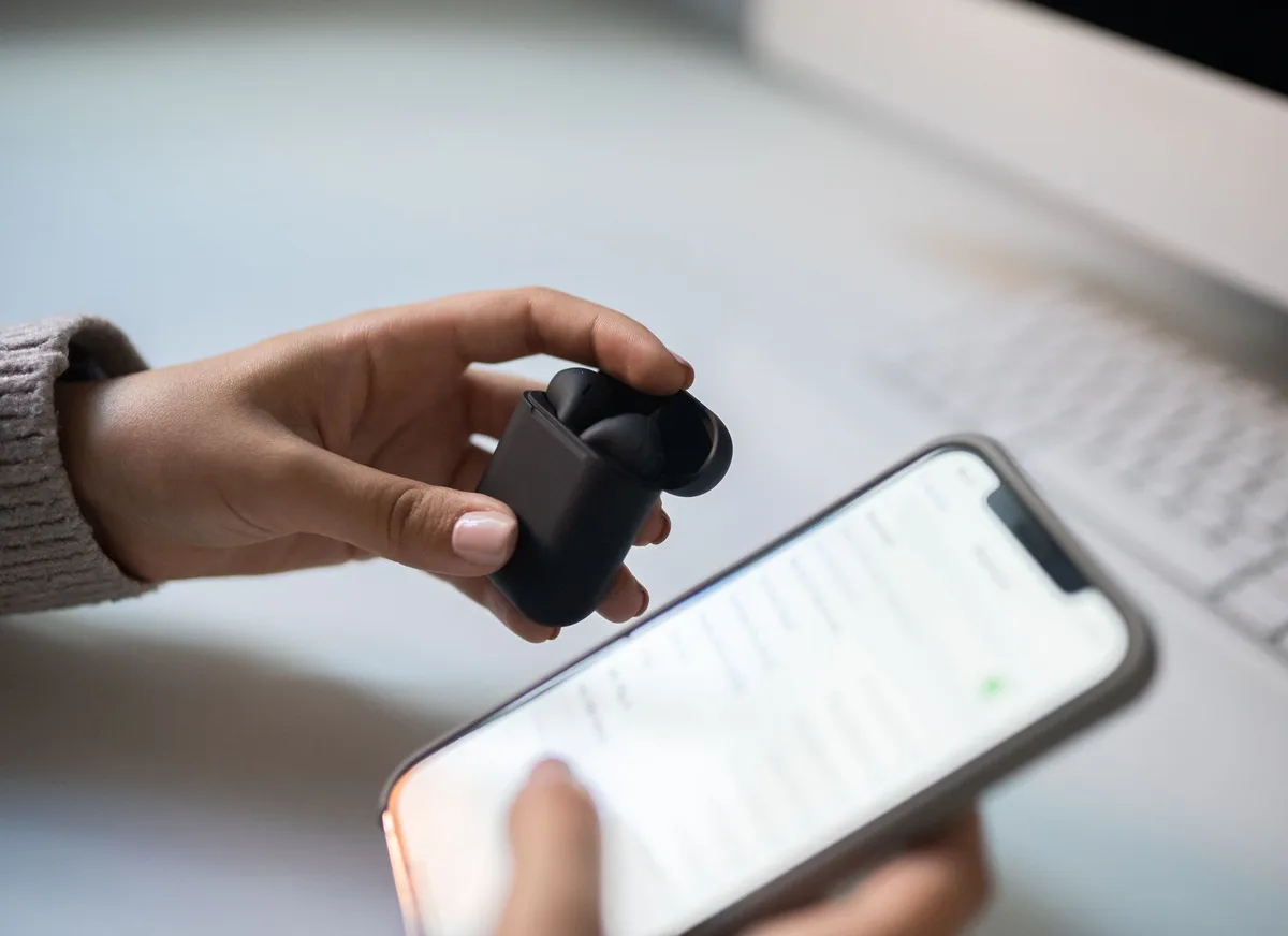connecting earbuds