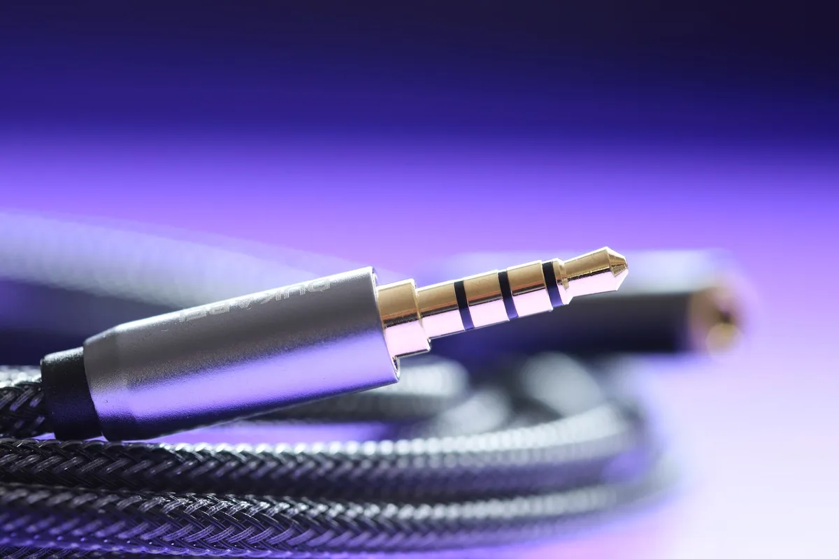 Headphone Jack (3.5mm)