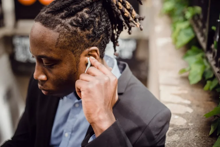how to connect ear buds to tv