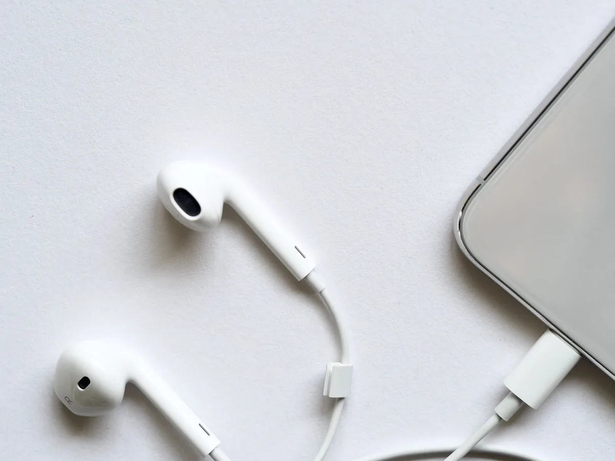 wired earbuds connection